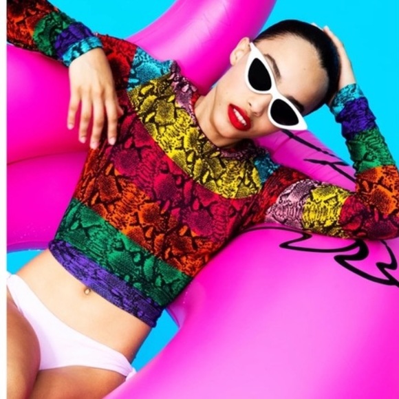 Alice + Olivia Tops - Alice and Olivia Delaina Crop Top